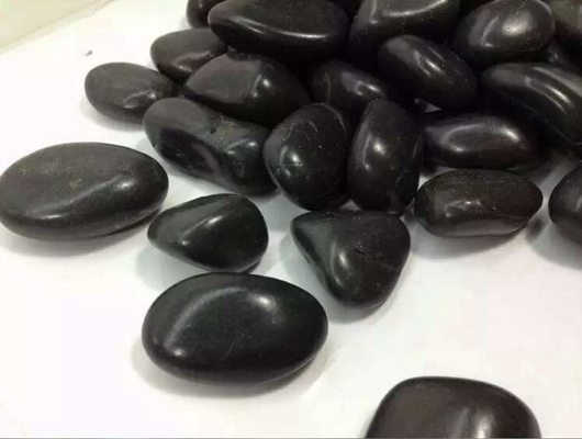 China Polished Black Pebble Stones,Black Cobble Stones,Black River Stones,Cobble River Pebbles,Landscaping Pebbles supplier